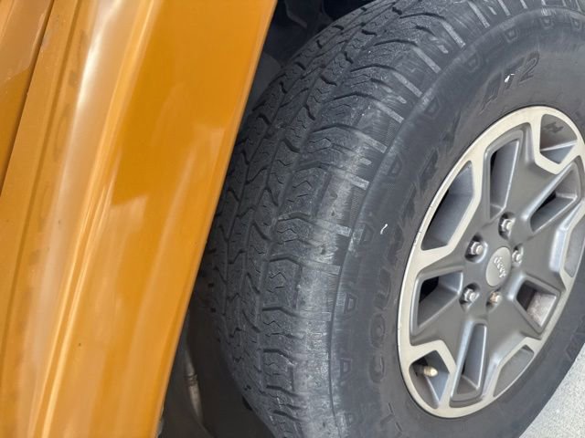 Used 2014 Jeep Wrangler Unlimited Rubicon w/ Connectivity Group AWD/4WD image 14