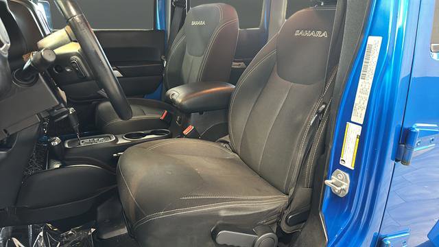 Used 2016 Jeep Wrangler Unlimited Sahara w/ Dual Top Group image 9