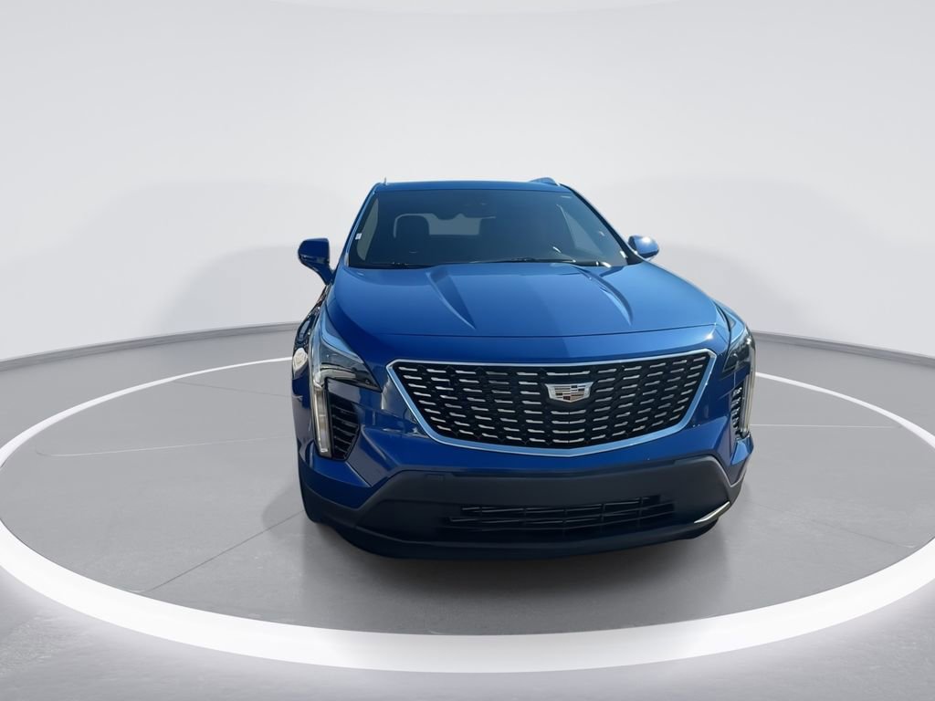 Used 2023 Cadillac XT4 Luxury w/ Cold Weather Package AWD/4WD image 3