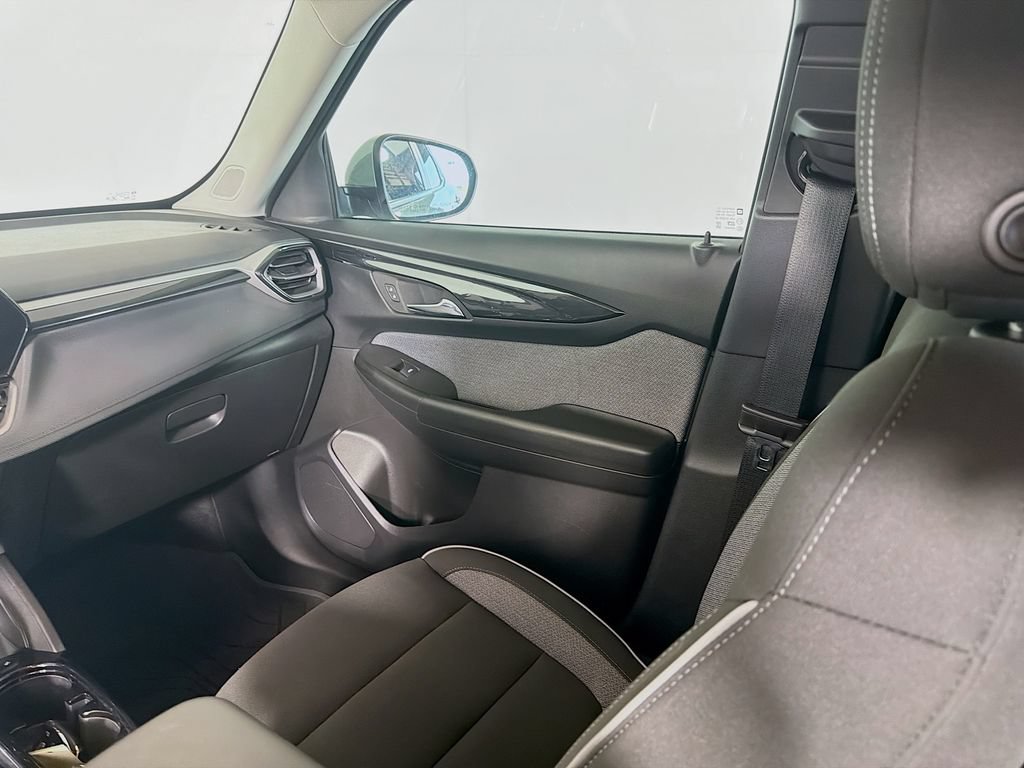 Used 2025 Chevrolet TrailBlazer LT w/ Convenience Package FWD image 21