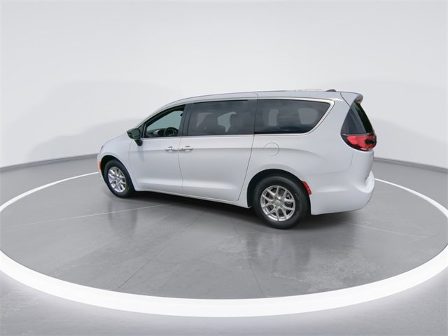 New 2026 Chrysler Pacifica Select image 5