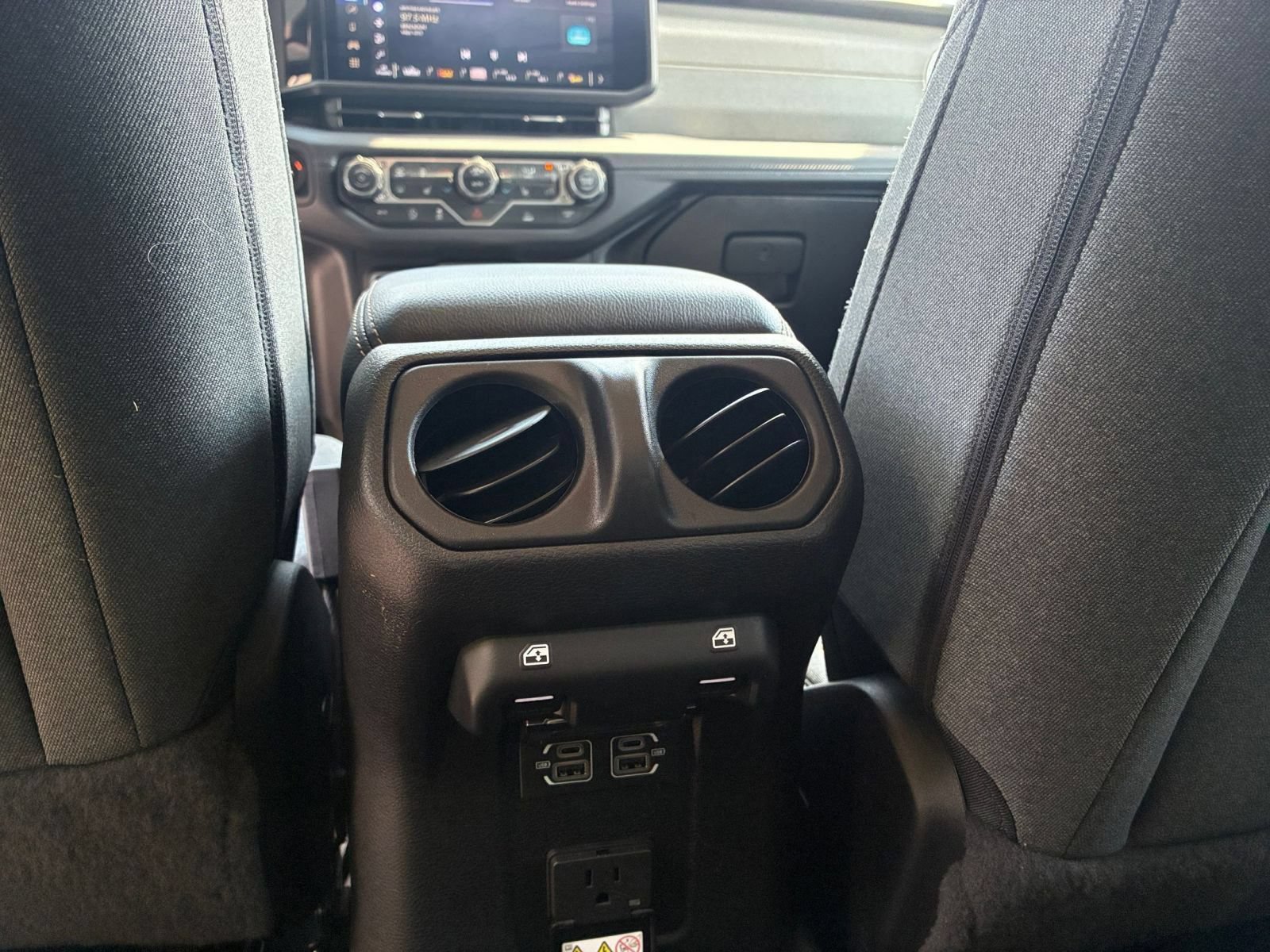 Used 2025 Jeep Wrangler Unlimited Sahara AWD/4WD image 25