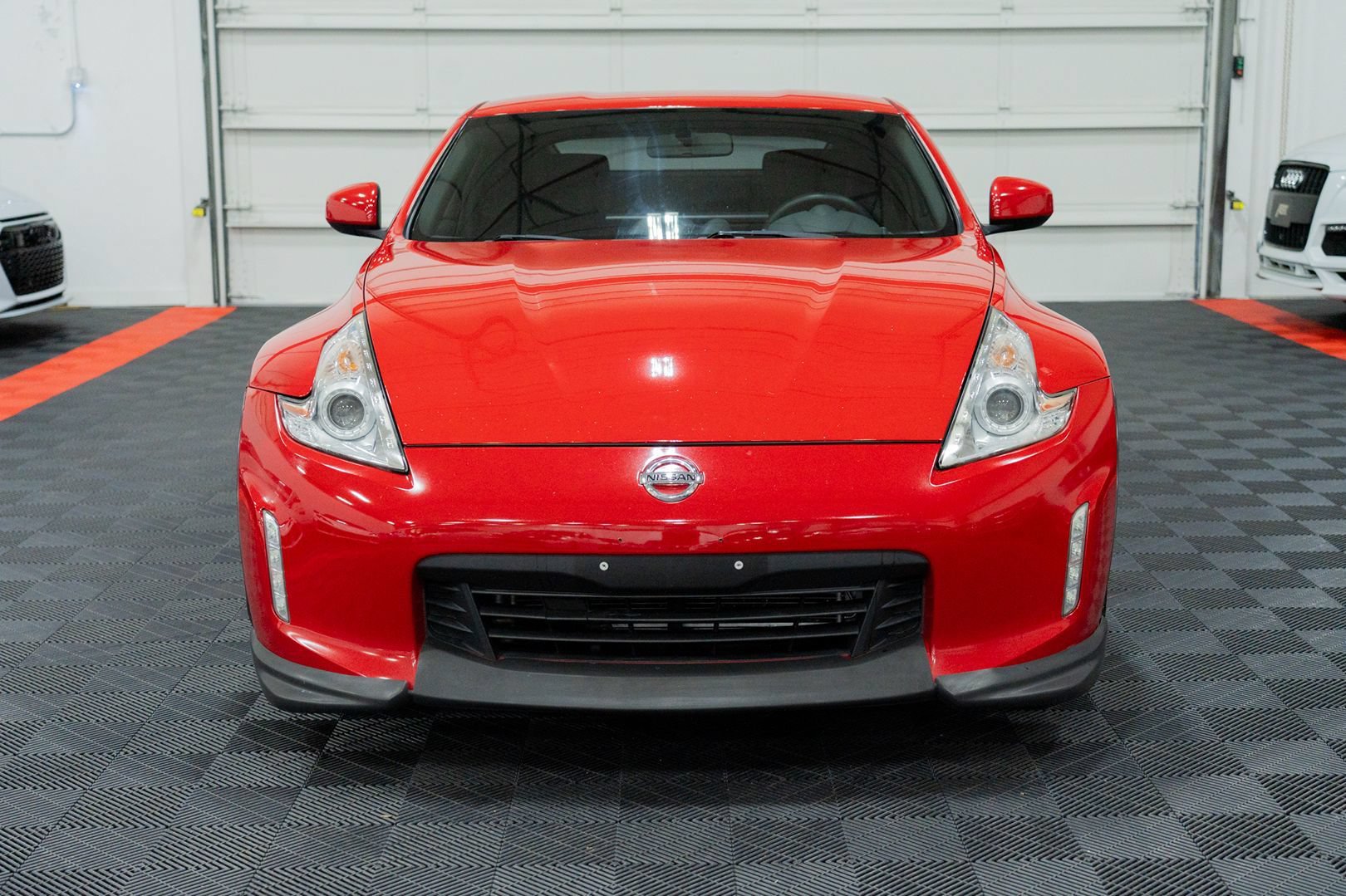 Used 2016 Nissan 370Z Coupe RWD image 2