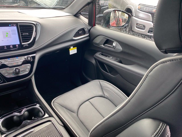 New 2026 Chrysler Pacifica Limited w/ S Appearance Package FWD image 37