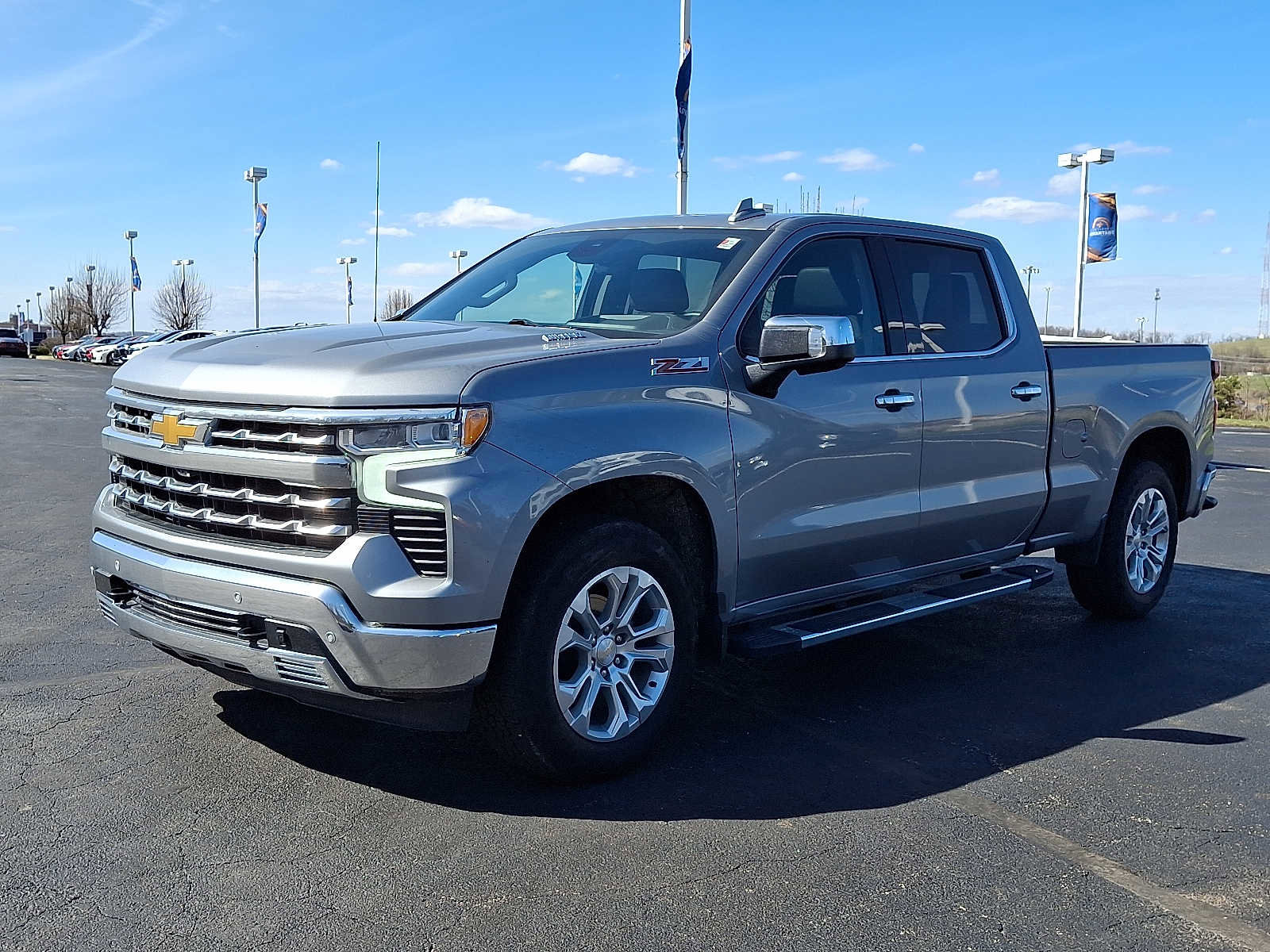 Used 2024 Chevrolet Silverado 1500 LTZ w/ LTZ Premium Package AWD/4WD image 3