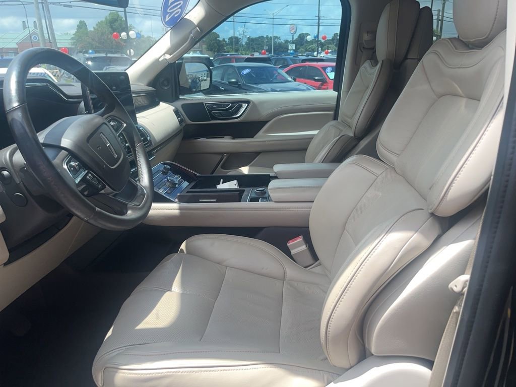 Used 2019 Lincoln Navigator Select w/ Technology Package RWD image 10