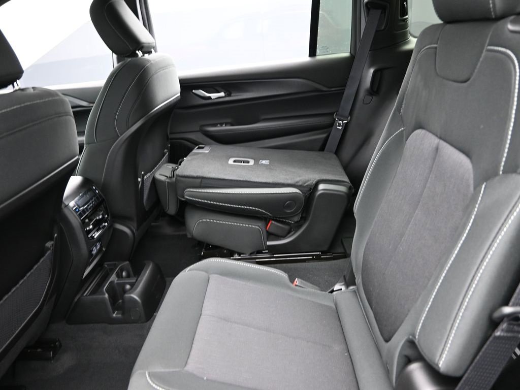 New 2025 Jeep Grand Cherokee L Laredo w/ Luxury Tech Group I image 15