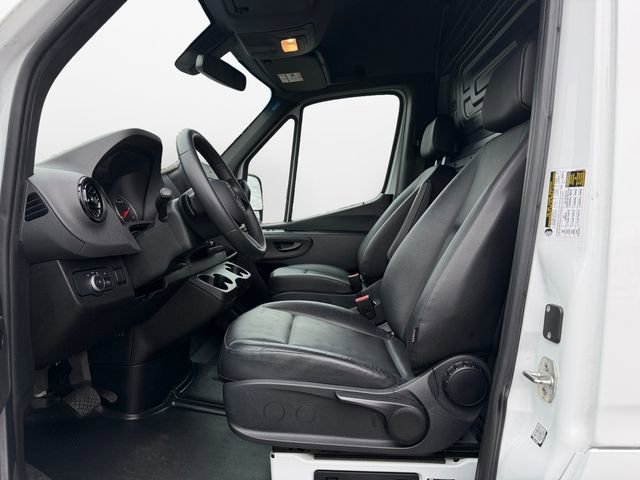 Used 2025 Mercedes-Benz Sprinter 2500 image 9