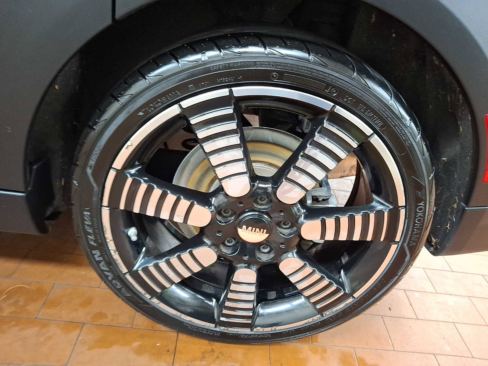 Used 2023 MINI Cooper 4-Door Hardtop w/ Multitone Edition image 6