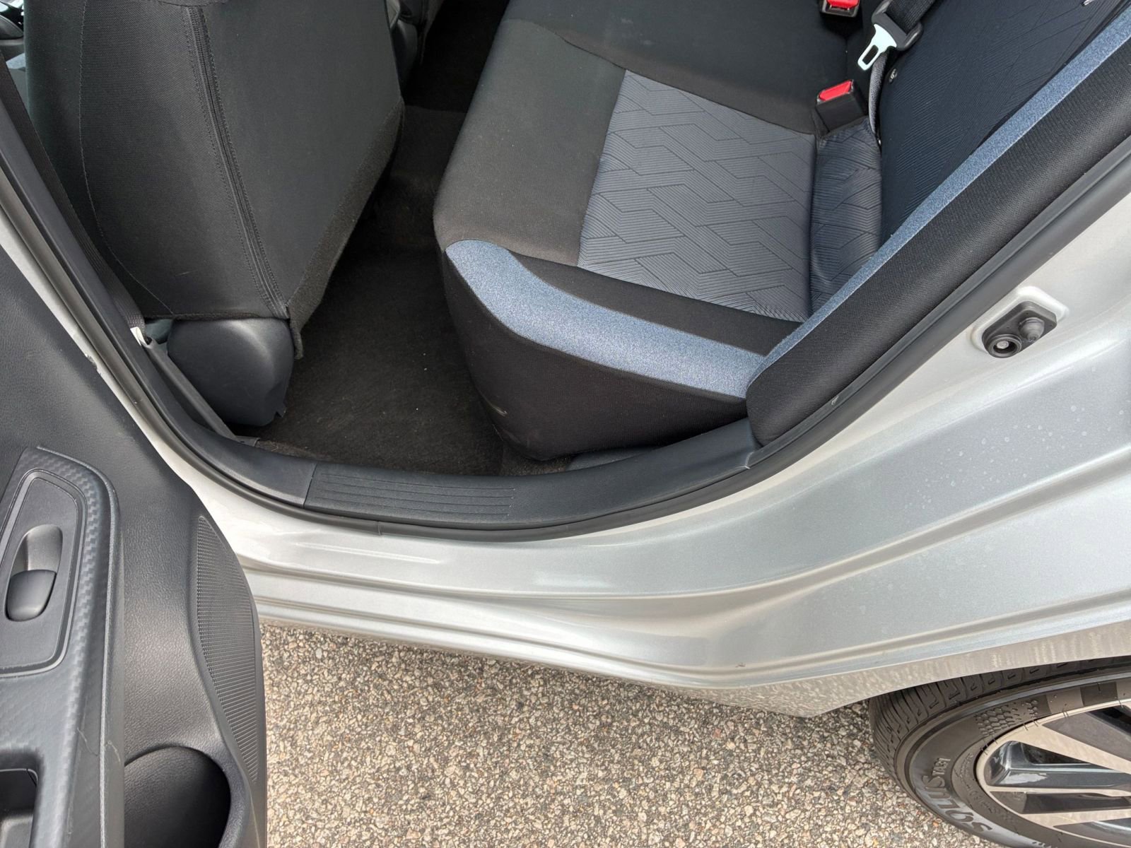Used 2025 Nissan Versa SV FWD image 23
