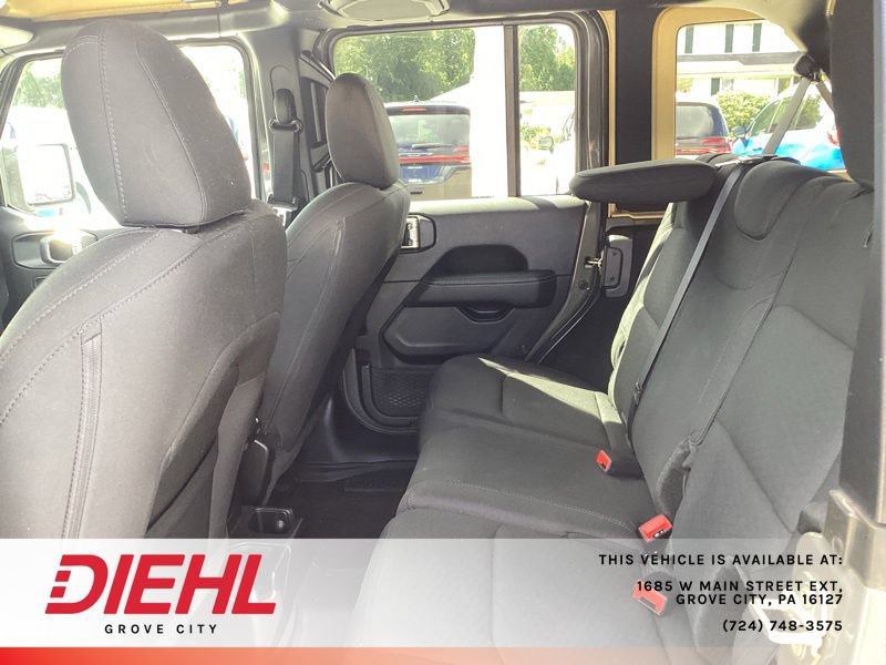 Used 2022 Jeep Wrangler Unlimited Sahara w/ Cold Weather Group AWD/4WD image 13