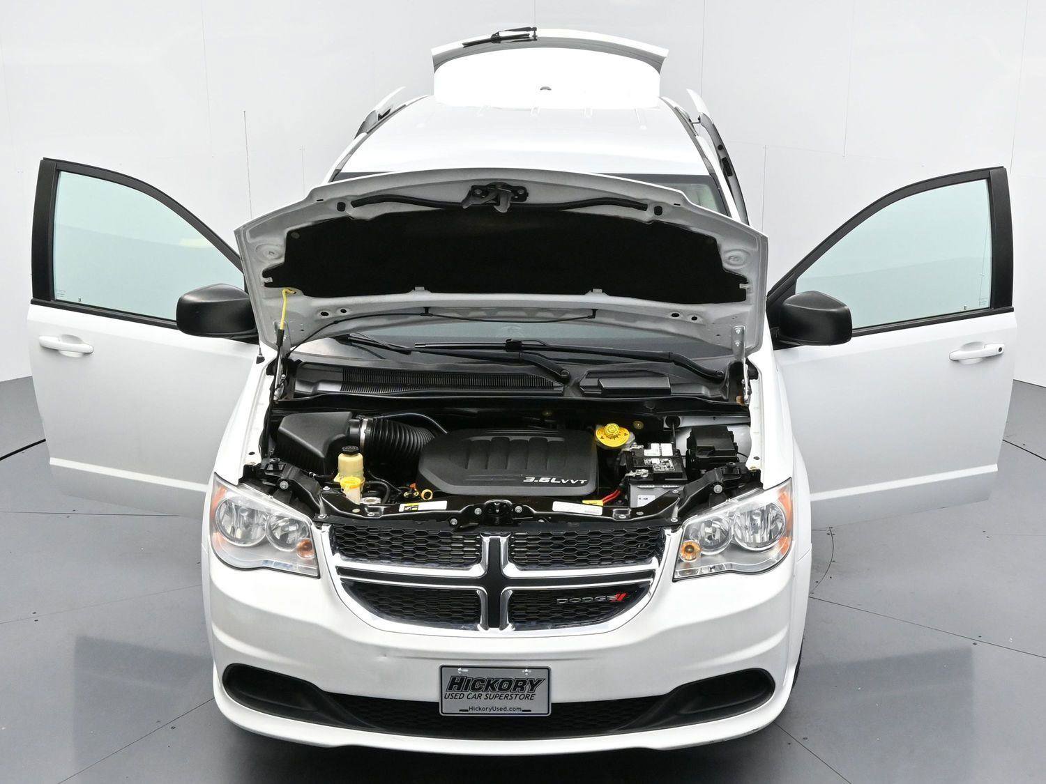 Used 2018 Dodge Grand Caravan SE w/ UConnect Hands-Free Group image 41