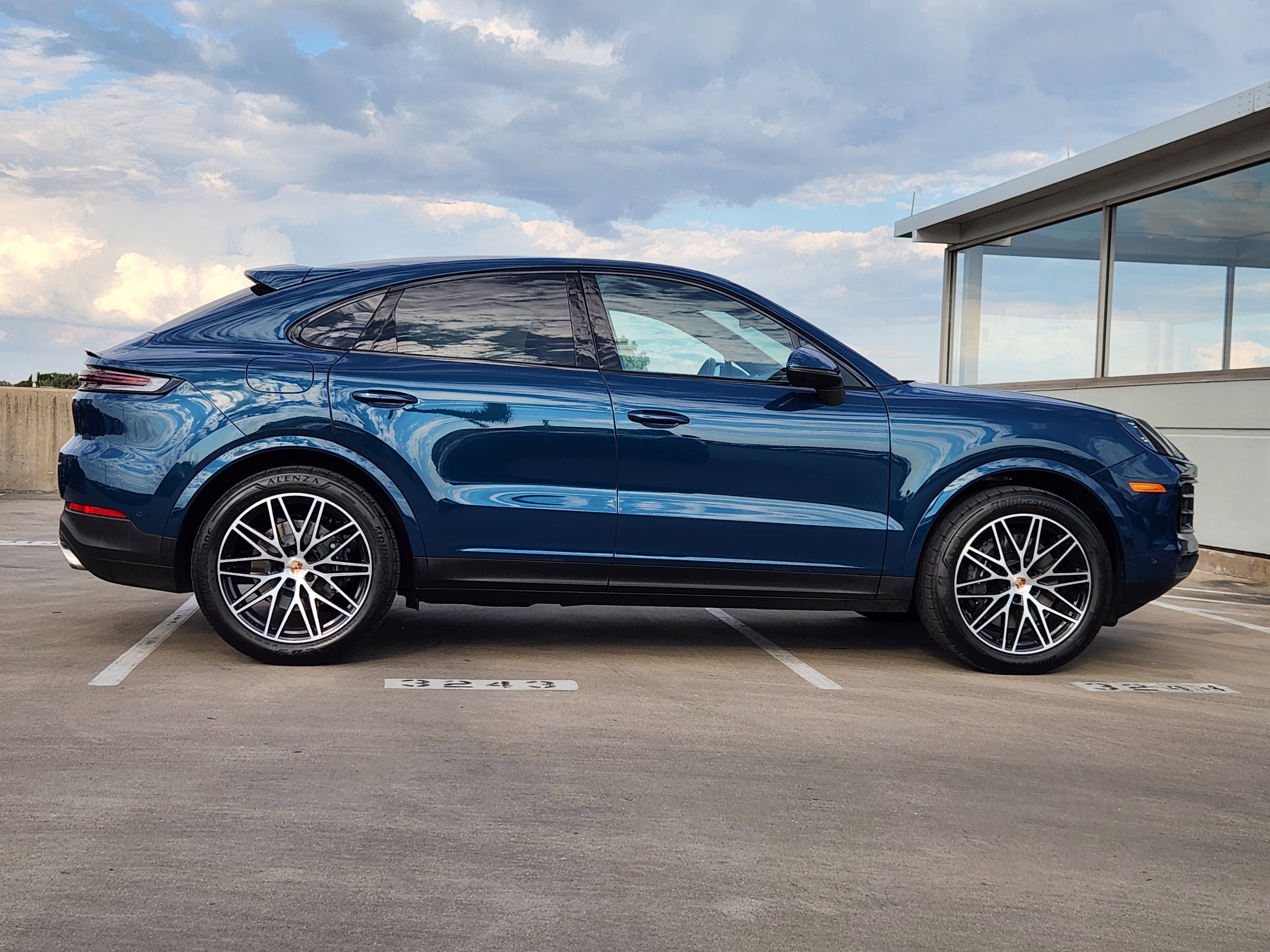 Certified 2025 Porsche Cayenne Coupe image 9