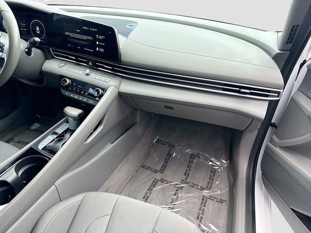 Certified 2024 Hyundai Elantra SEL w/ Convenience Package FWD image 27