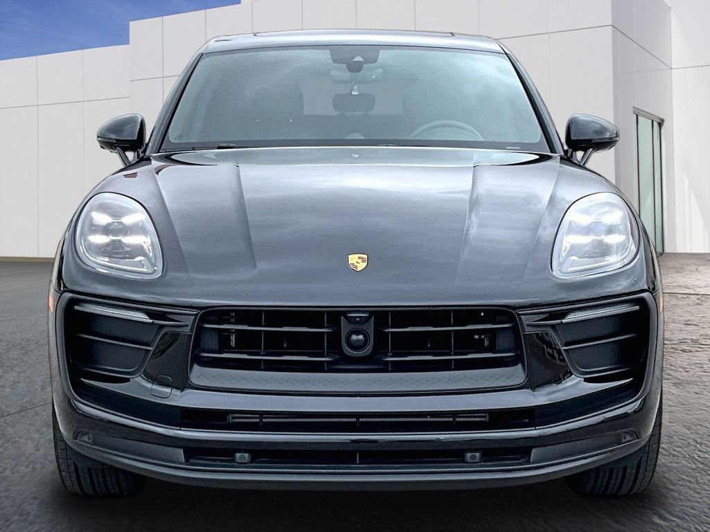 Certified 2025 Porsche Macan AWD/4WD image 10