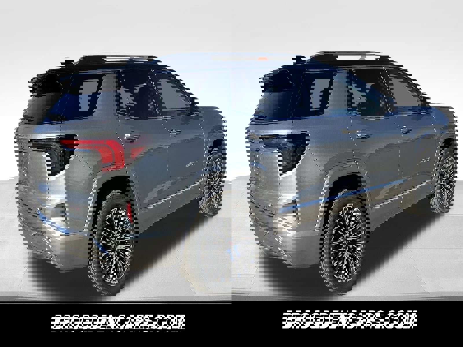 New 2026 GMC Terrain Denali w/ LPO, Black Badging Package image 3