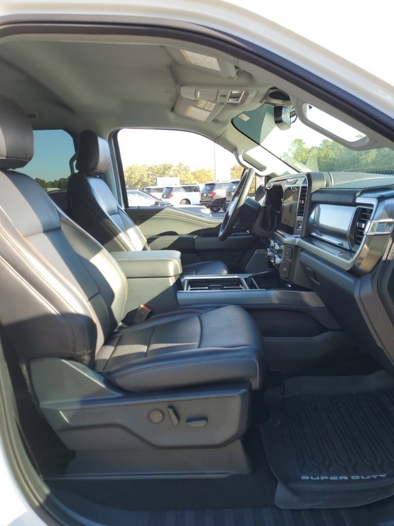 Used 2025 Ford F250 Lariat w/ Chrome Package image 27