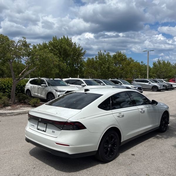 Used 2025 Honda Accord SE image 10