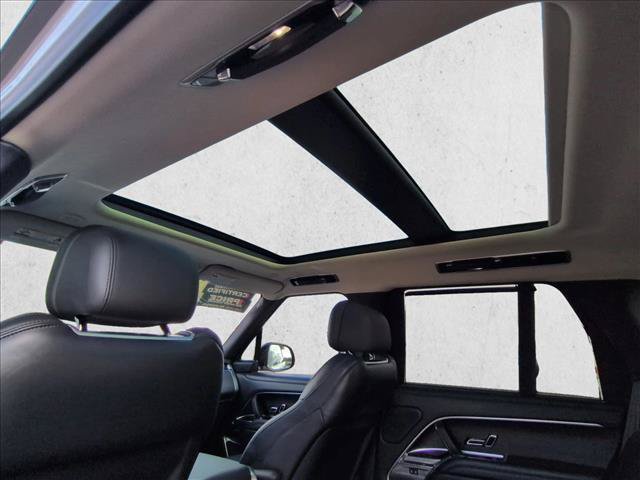 Used 2025 Land Rover Range Rover SE AWD/4WD image 20