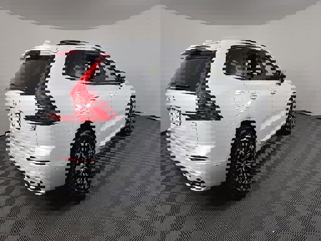 New 2025 Volvo XC60 B5 Plus w/ Protection Package Premier image 7