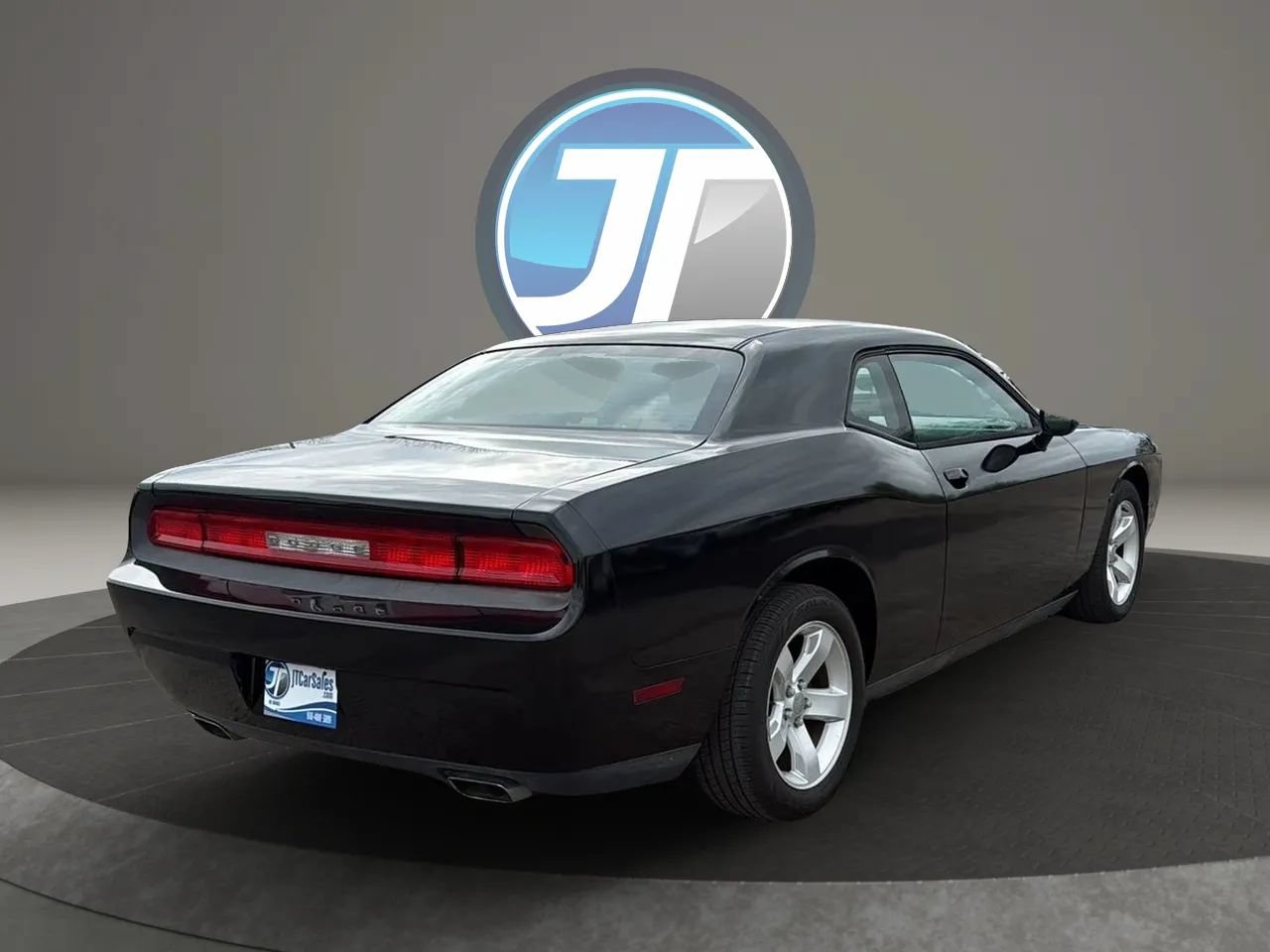 Used 2014 Dodge Challenger SXT RWD image 7