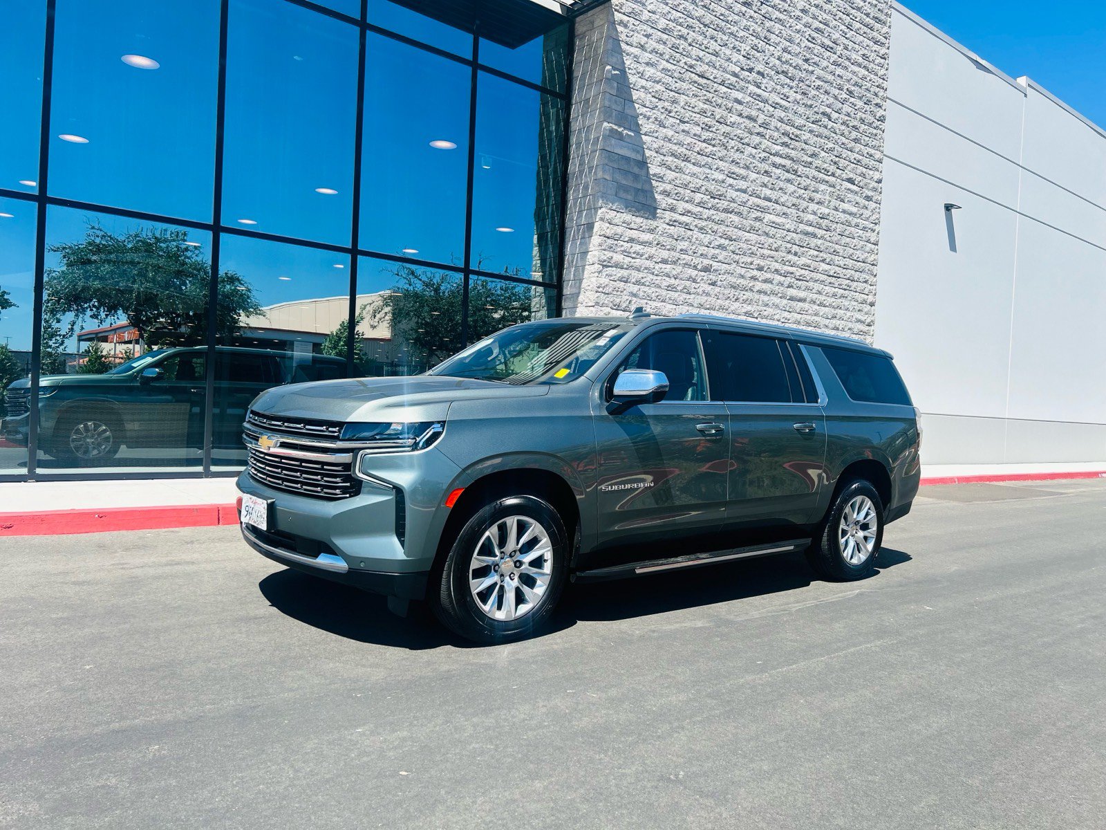 Used 2023 Chevrolet Suburban Premier AWD/4WD image 3