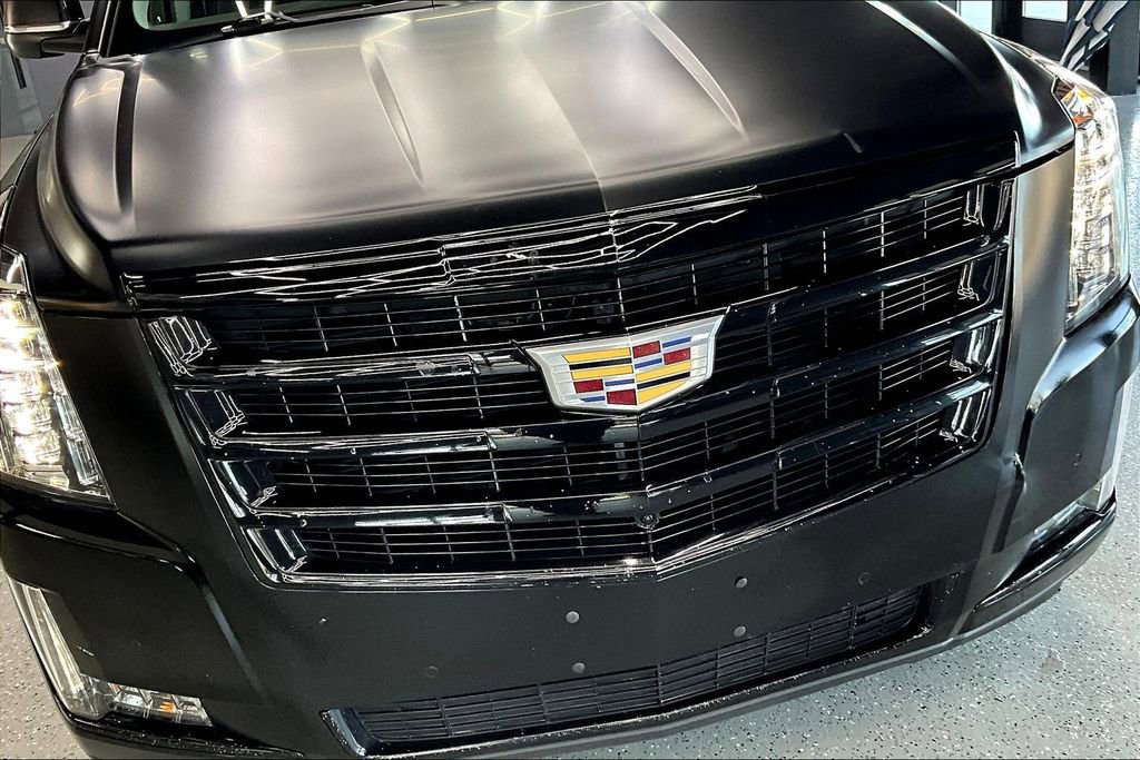 Used 2017 Cadillac Escalade Luxury AWD/4WD image 36