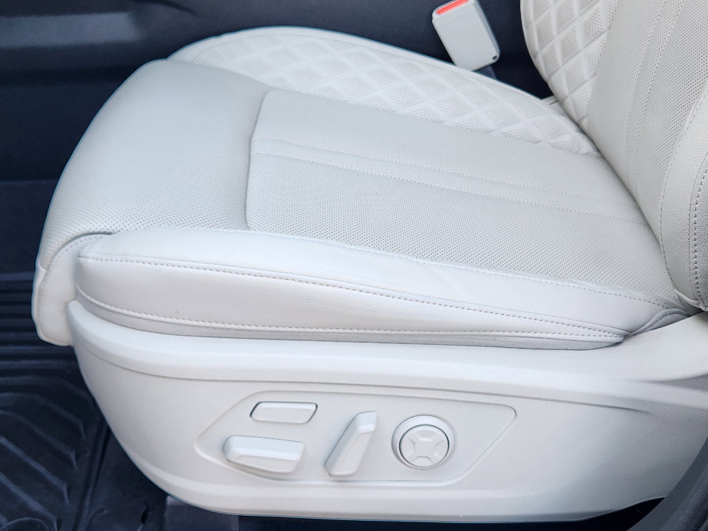 Certified 2023 Kia Sorento SX image 22