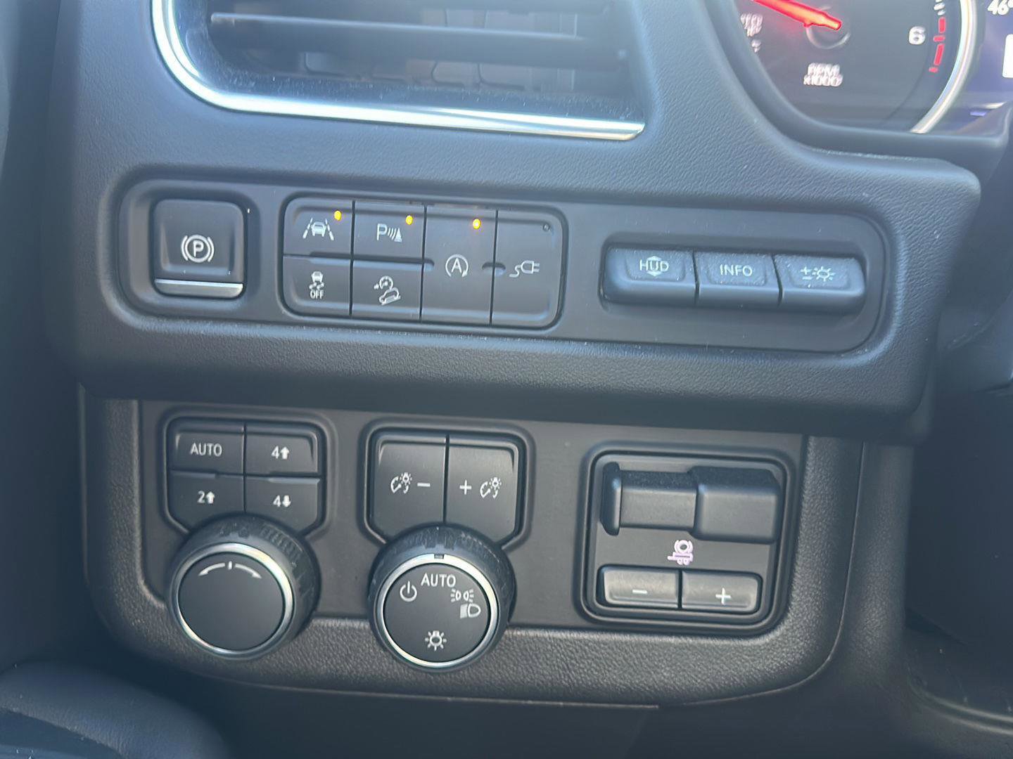 Used 2021 Chevrolet Tahoe High Country w/ Premium Package image 5