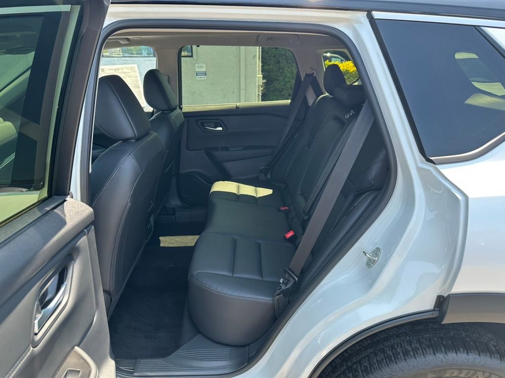 New 2025 Nissan Rogue SL w/ Tech Package image 25