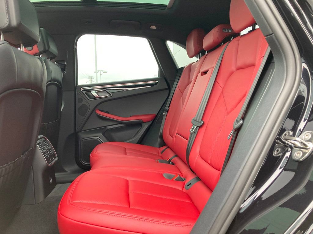 Used 2025 Porsche Macan image 17
