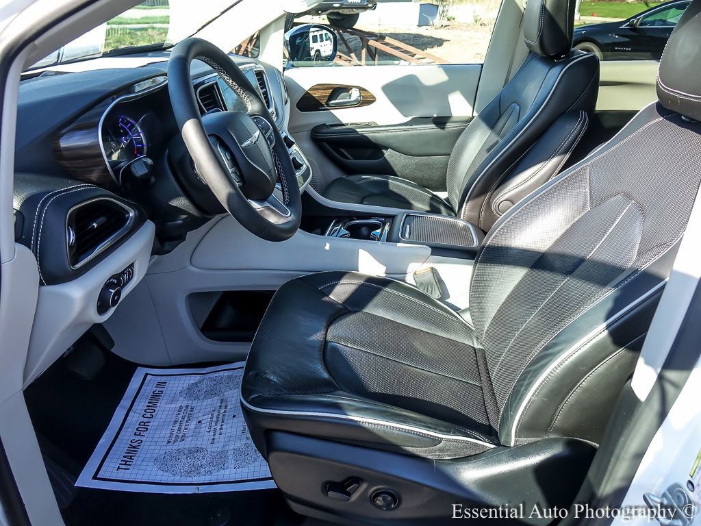 Used 2023 Chrysler Pacifica Limited image 13