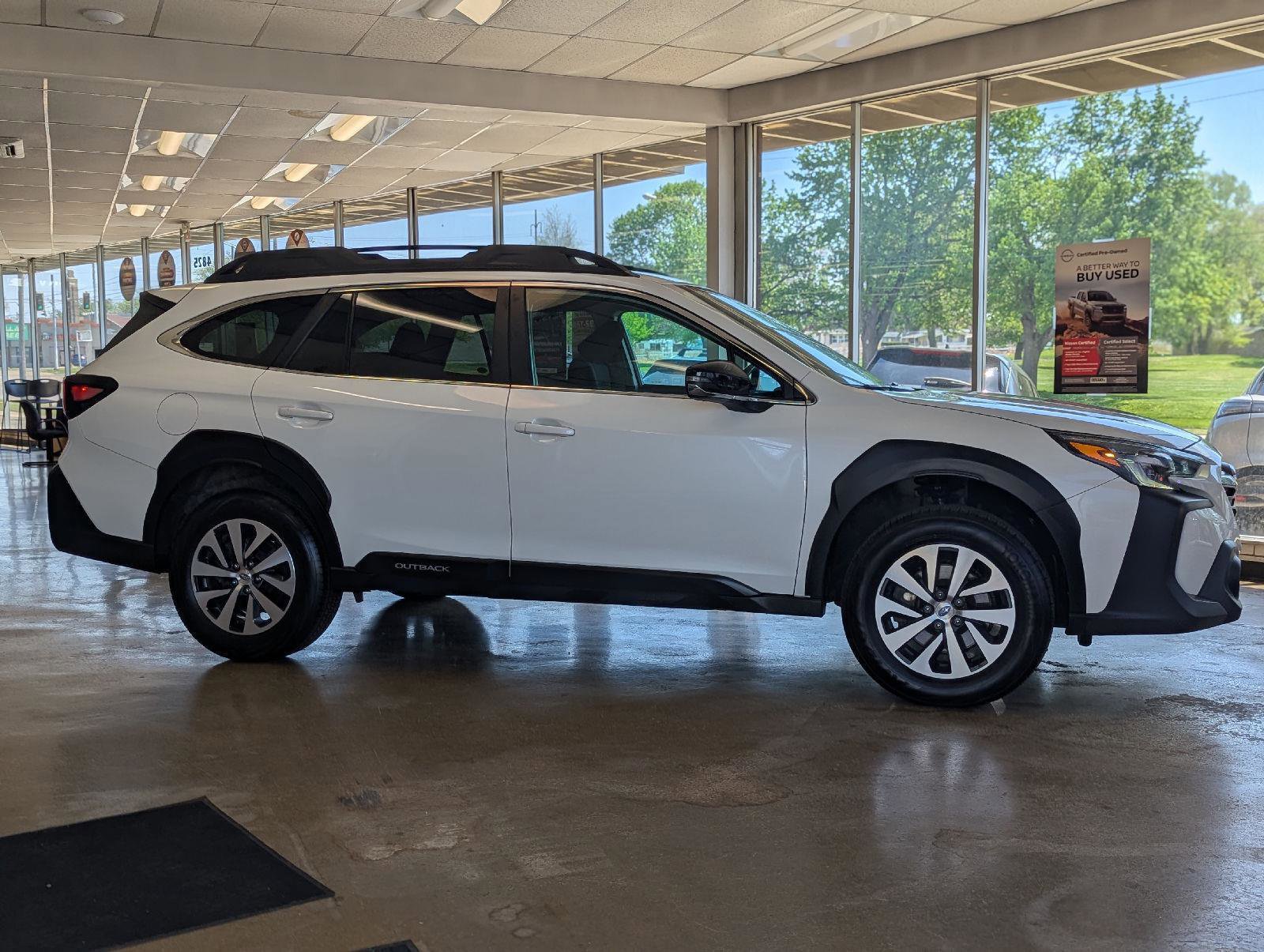 Used 2024 Subaru Outback Premium AWD/4WD image 2