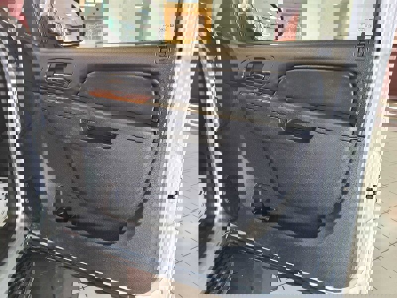 Used 2013 Chevrolet Suburban LTZ image 16