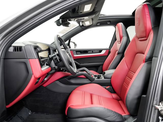 Certified 2025 Porsche Cayenne image 6