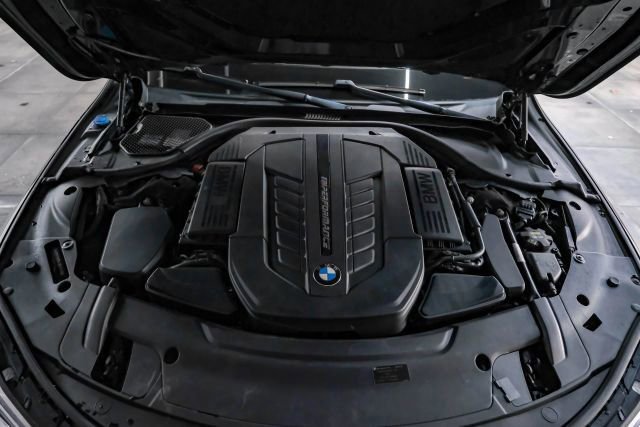 Used 2018 BMW M760i xDrive image 55