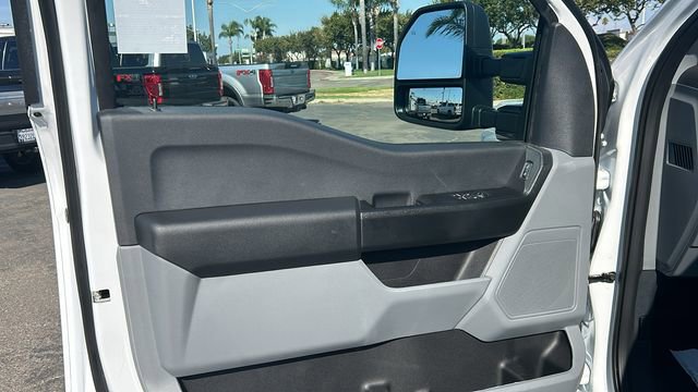 New 2025 Ford F550 4x4 Regular Cab Super Duty image 11