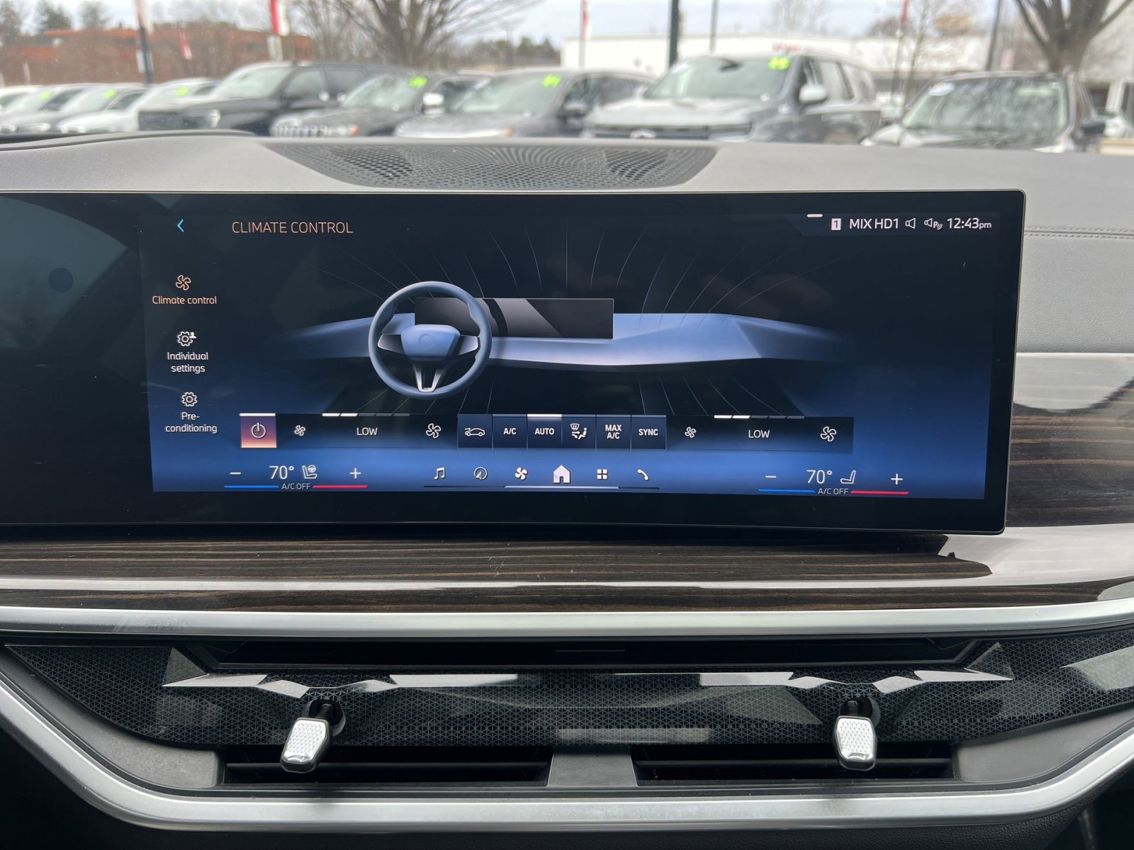 Used 2024 BMW X7 xDrive40i w/ Premium Package image 21