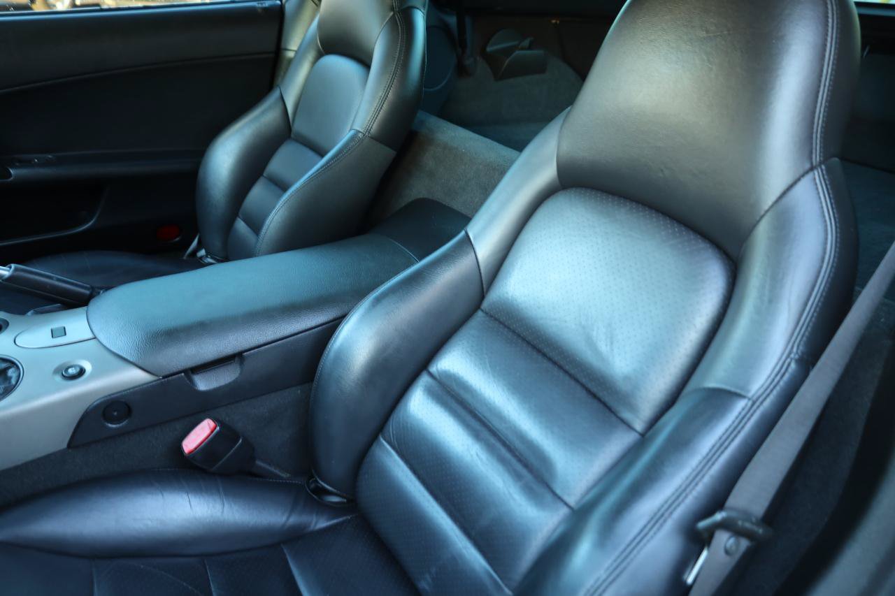 Used 2005 Chevrolet Corvette Coupe w/ Preferred Equipment Group RWD image 9