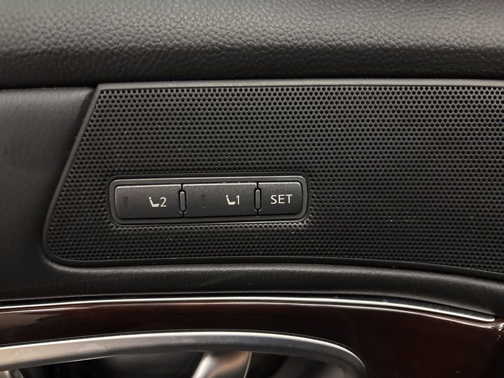 Used 2019 INFINITI Q70 Luxe image 11