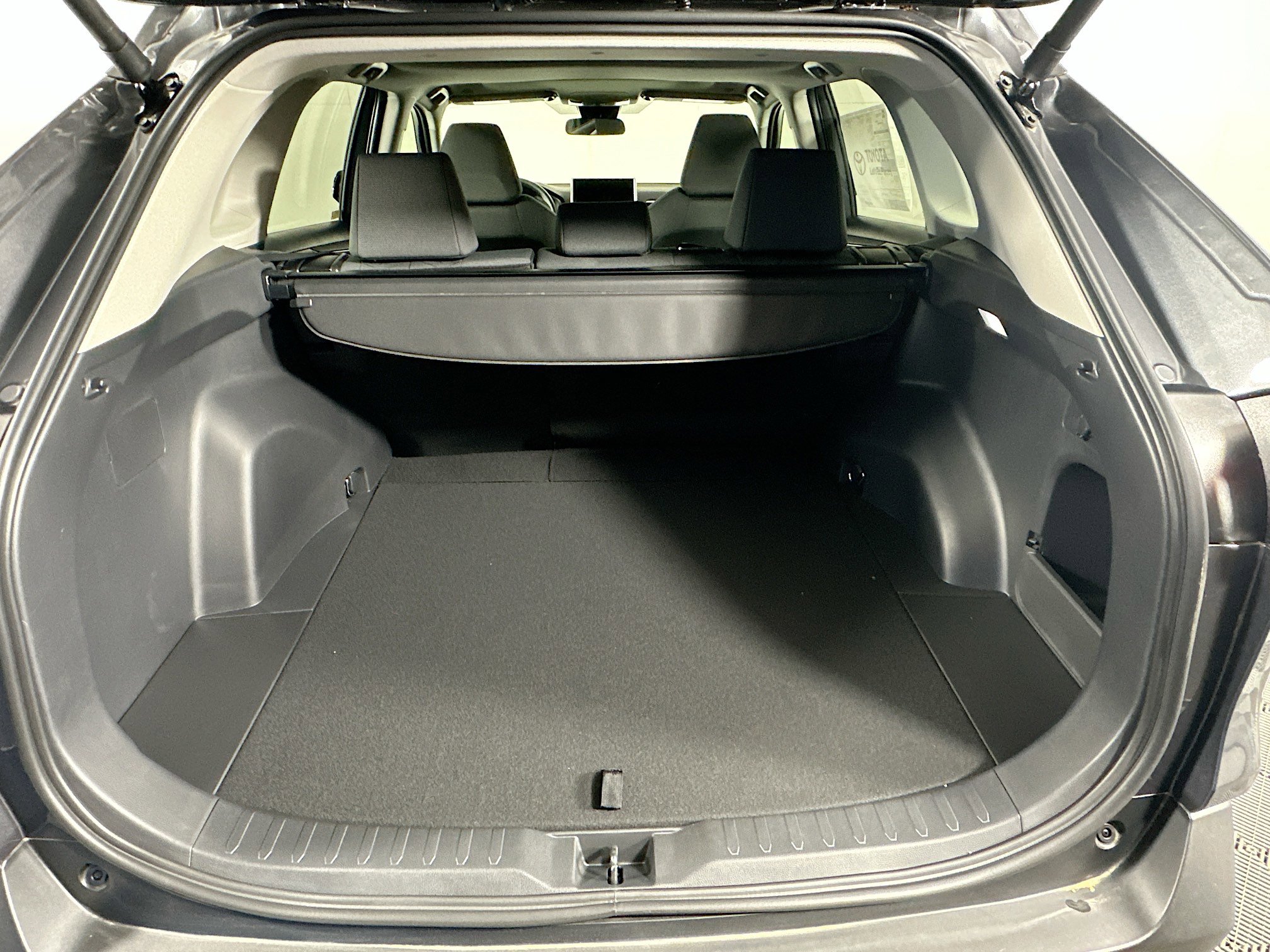 Used 2025 Toyota RAV4 XLE w/ Convenience Package FWD image 29