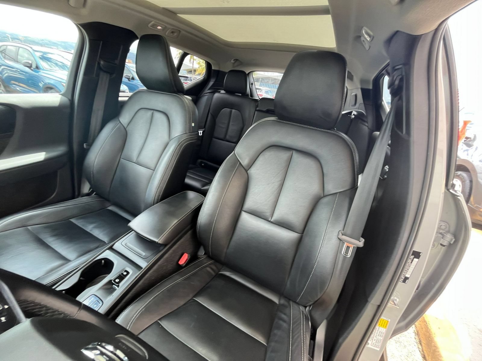 Used 2024 Volvo XC40 B5 Core AWD/4WD image 38