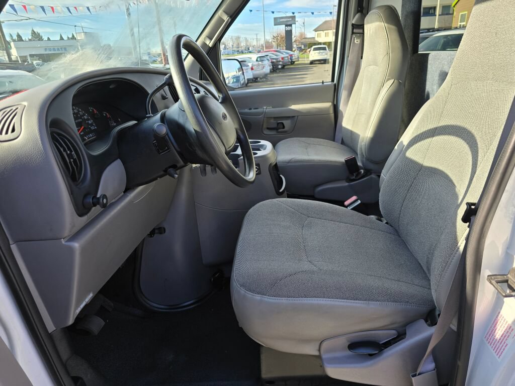 Used 2002 Ford E-250 and Econoline 250 RWD image 16