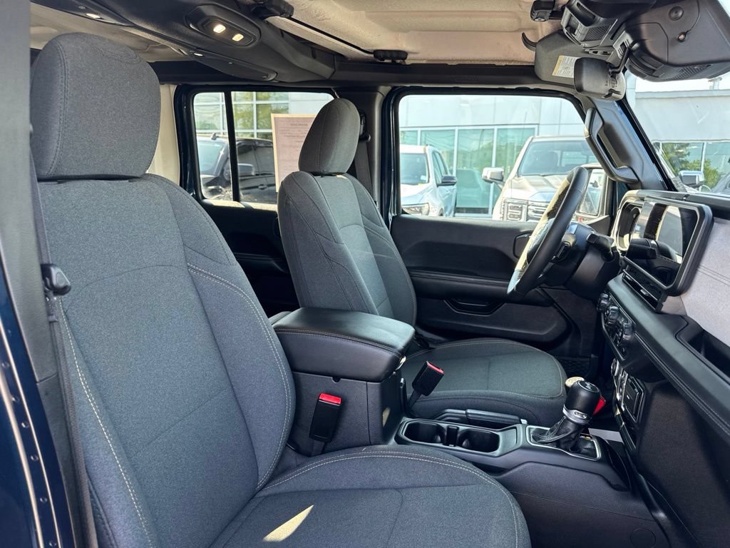 Used 2025 Jeep Wrangler Unlimited Sahara AWD/4WD image 14