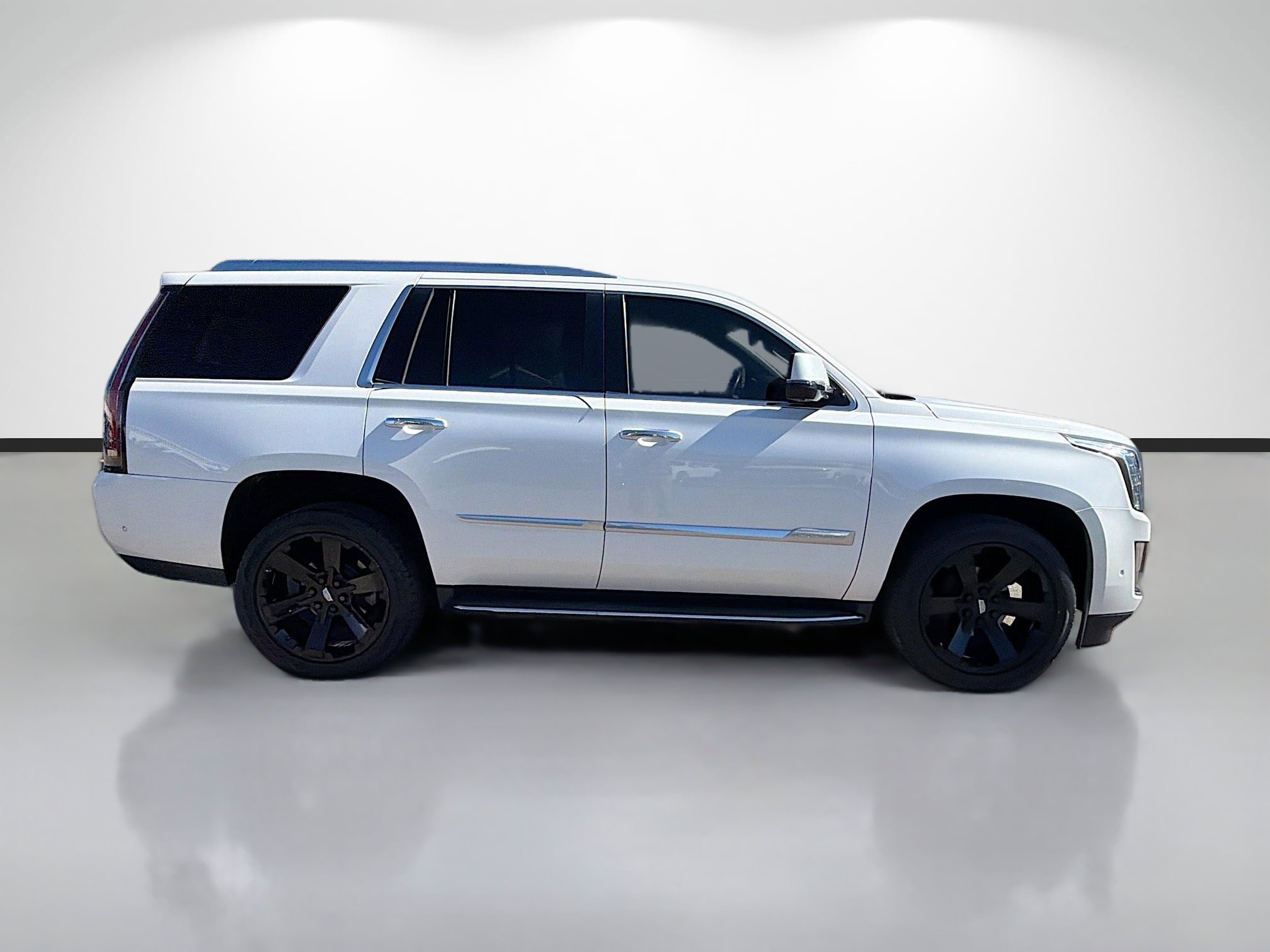 Used 2020 Cadillac Escalade Luxury image 2