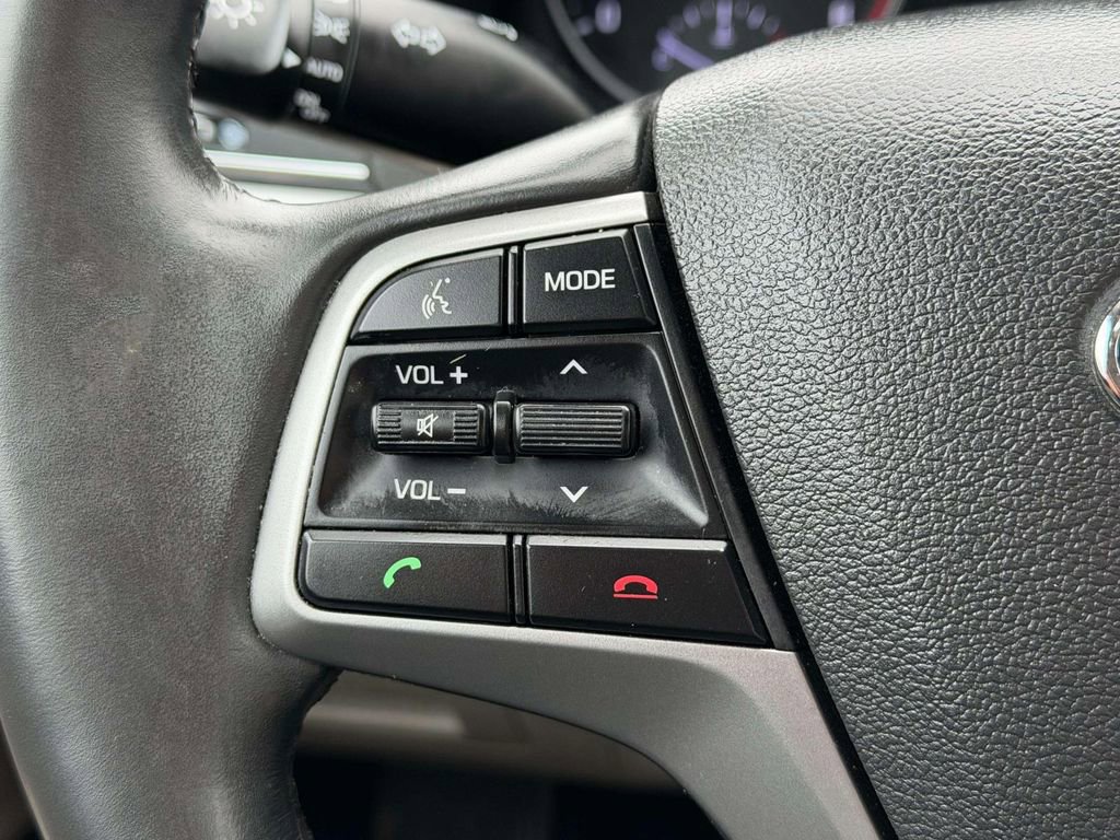 Used 2017 Hyundai Elantra Limited FWD image 18