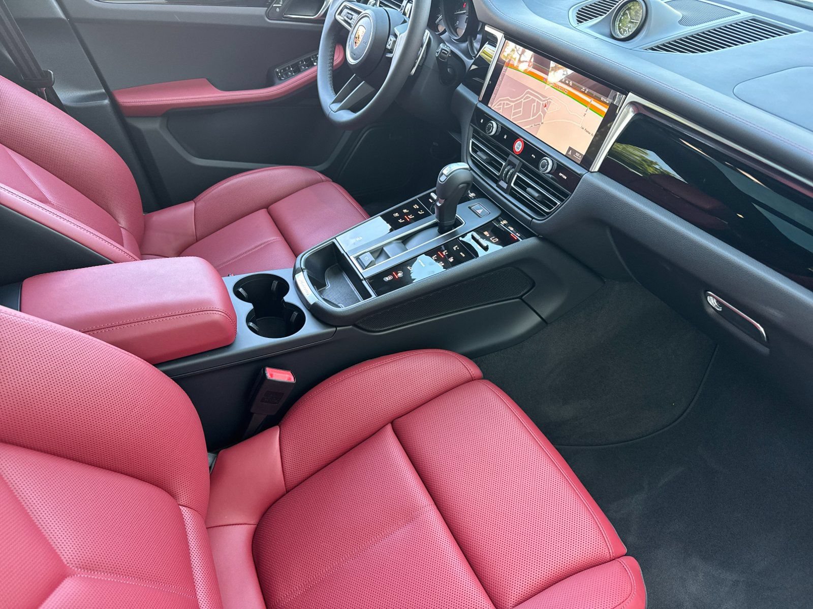 New 2026 Porsche Macan AWD/4WD image 16