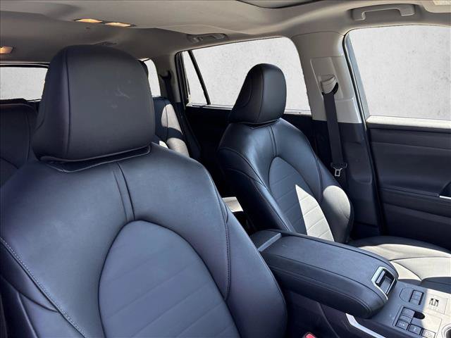 Certified 2026 Toyota Highlander XLE AWD/4WD image 28