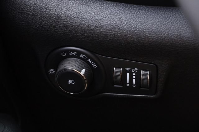 Used 2024 Jeep Compass Trailhawk AWD/4WD image 19
