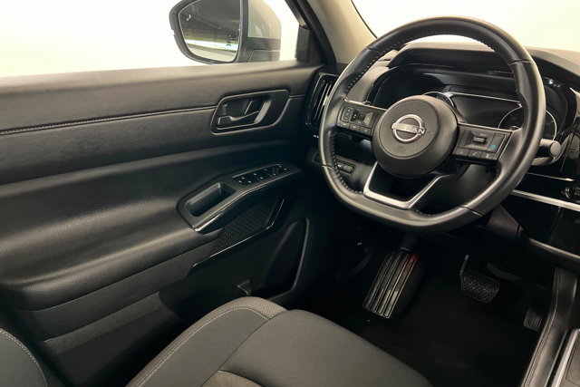 Used 2025 Nissan Pathfinder SV AWD/4WD image 11